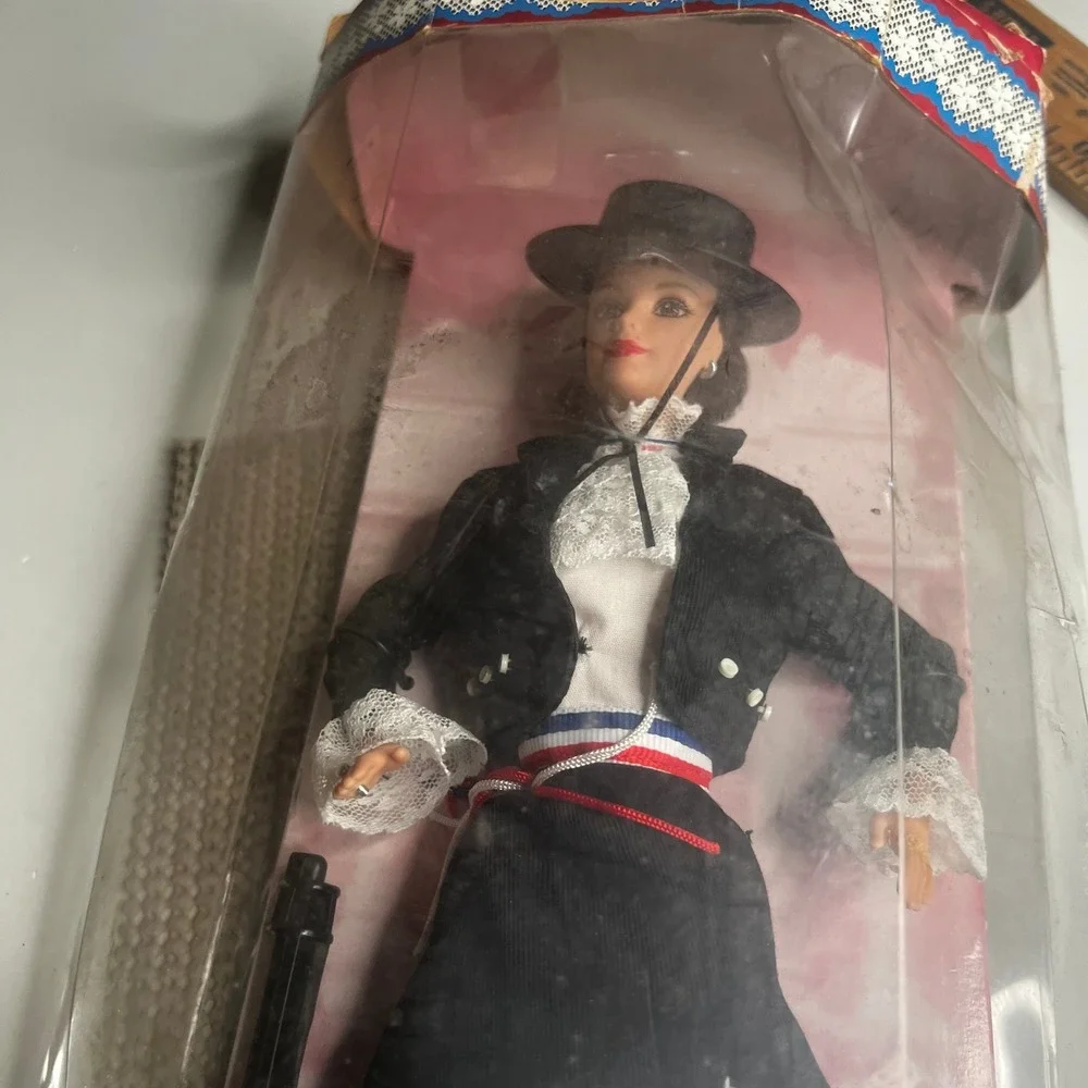 Mattel 1997 Chilean Barbie Dolls of the World Collector Edition 18559 NIB